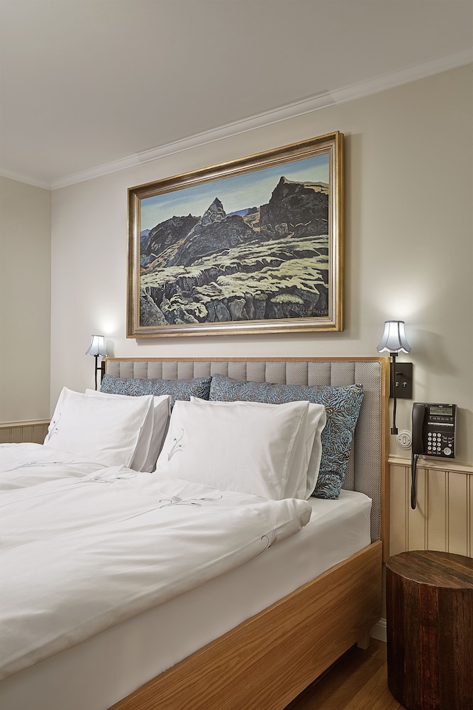 SUPERIOR, SUITE, KING BED