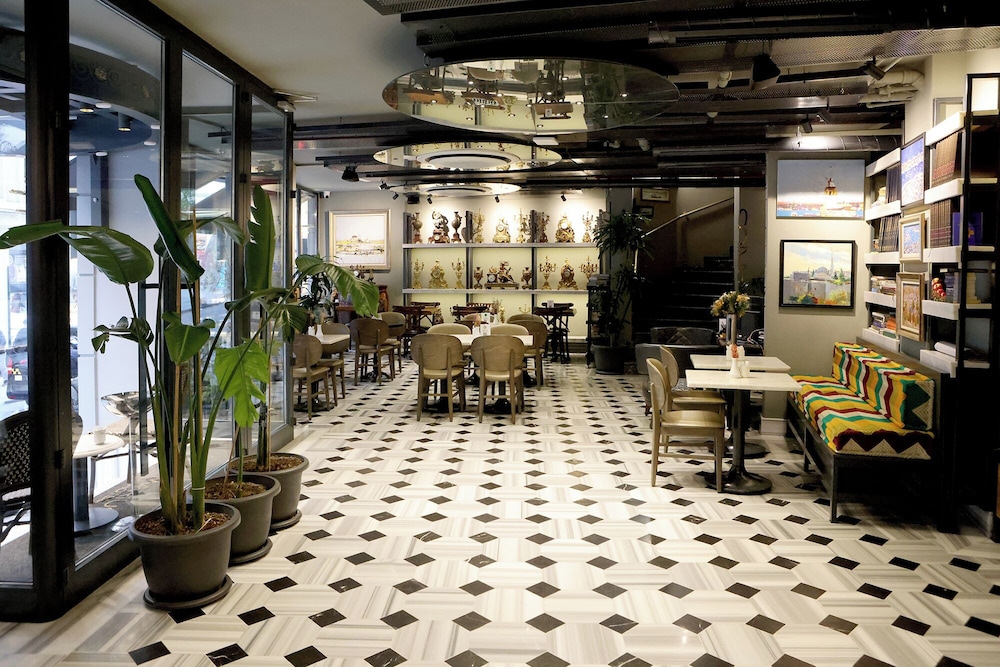 Marius Hotel 27/50