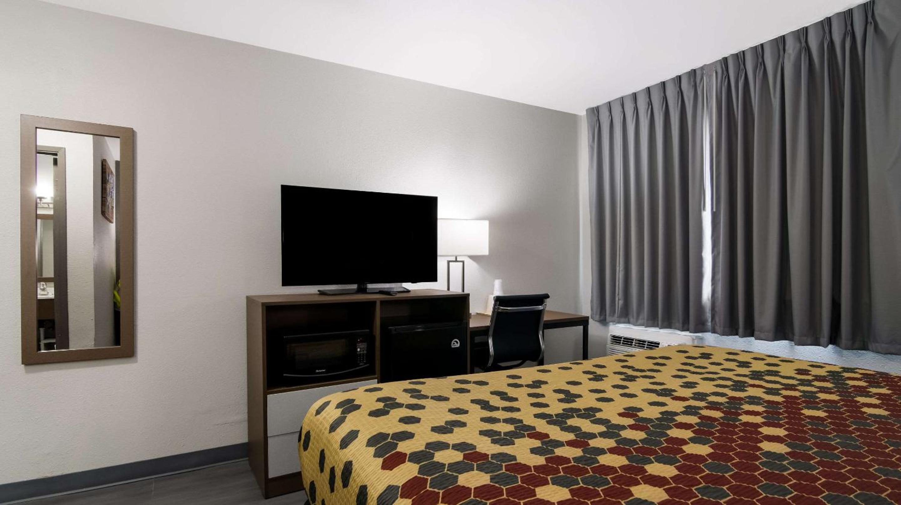 Econo Lodge Portage 26/40
