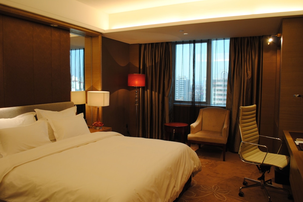 GUANGZHOU NEW CENTURY HOTEL 18/65