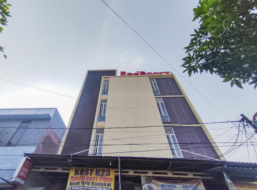 RedDoorz Plus @ K23 Rungkut Madya 5/36