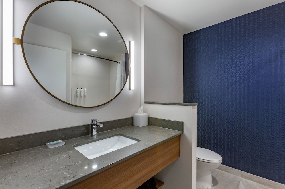 Fairfield by Marriott Inn & Suites Sandusky 48/49