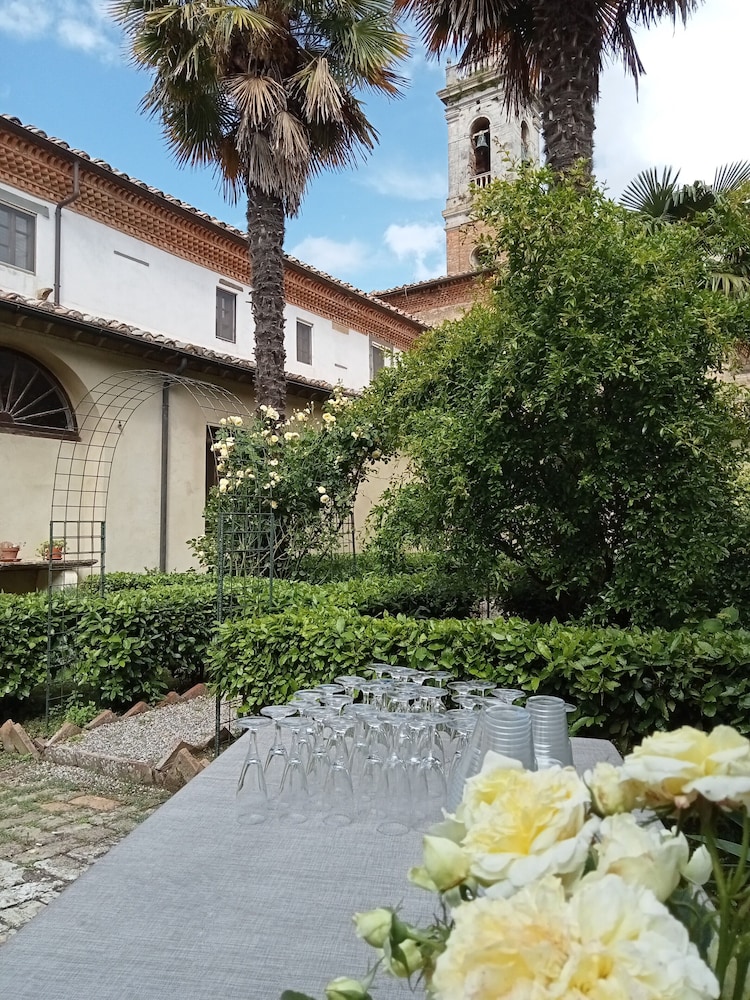 Chiostro Delle Monache - Hostel Volterra 35/50