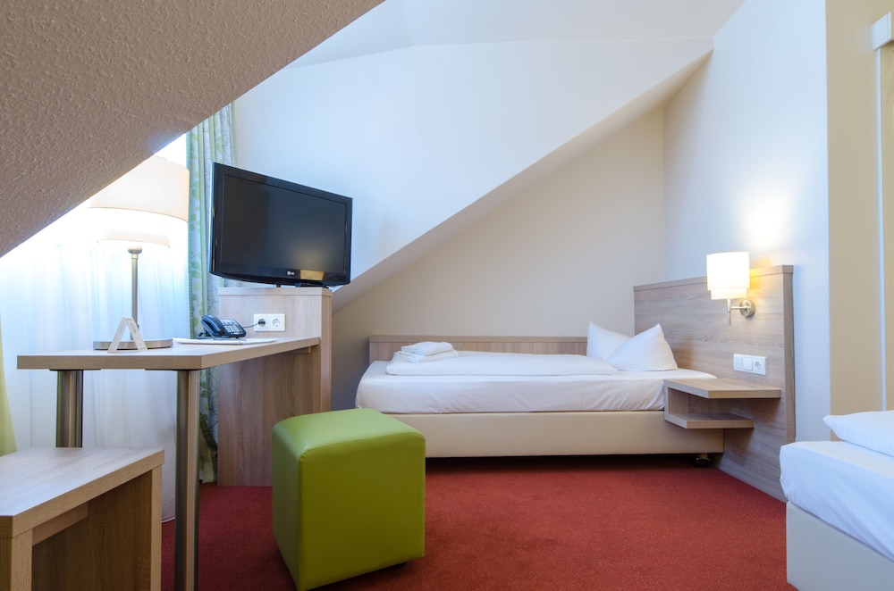Garden Hotel 12/40