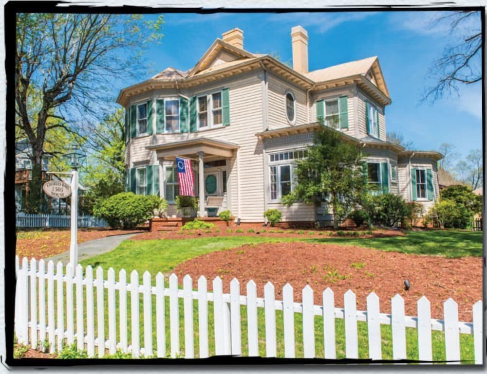 Charles Bass House Bed &amp; Breakfast 19/21