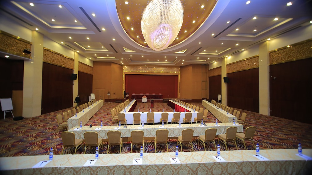 Inter Luxury Hotel 70/75