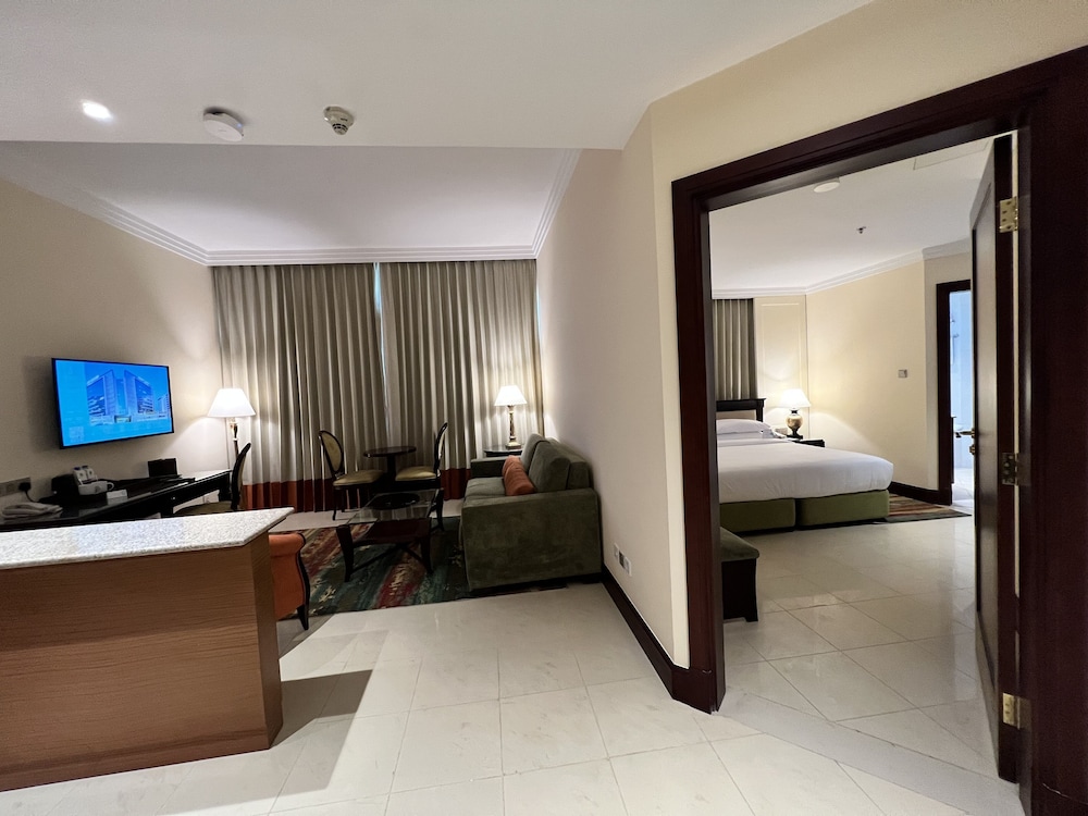 City Seasons Suites Dubai 46/60