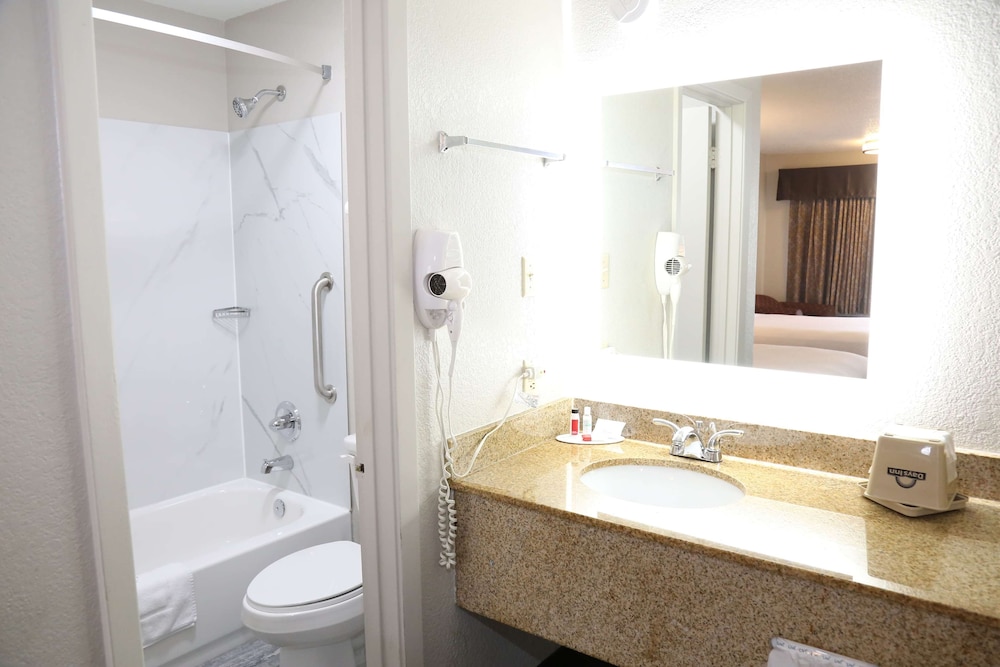 Days Inn by Wyndham Monroe 11/19