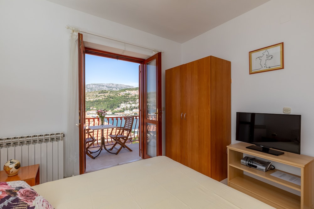 VILLA VALJALO 27/50