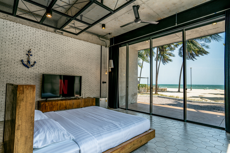 Premier, Beach Front