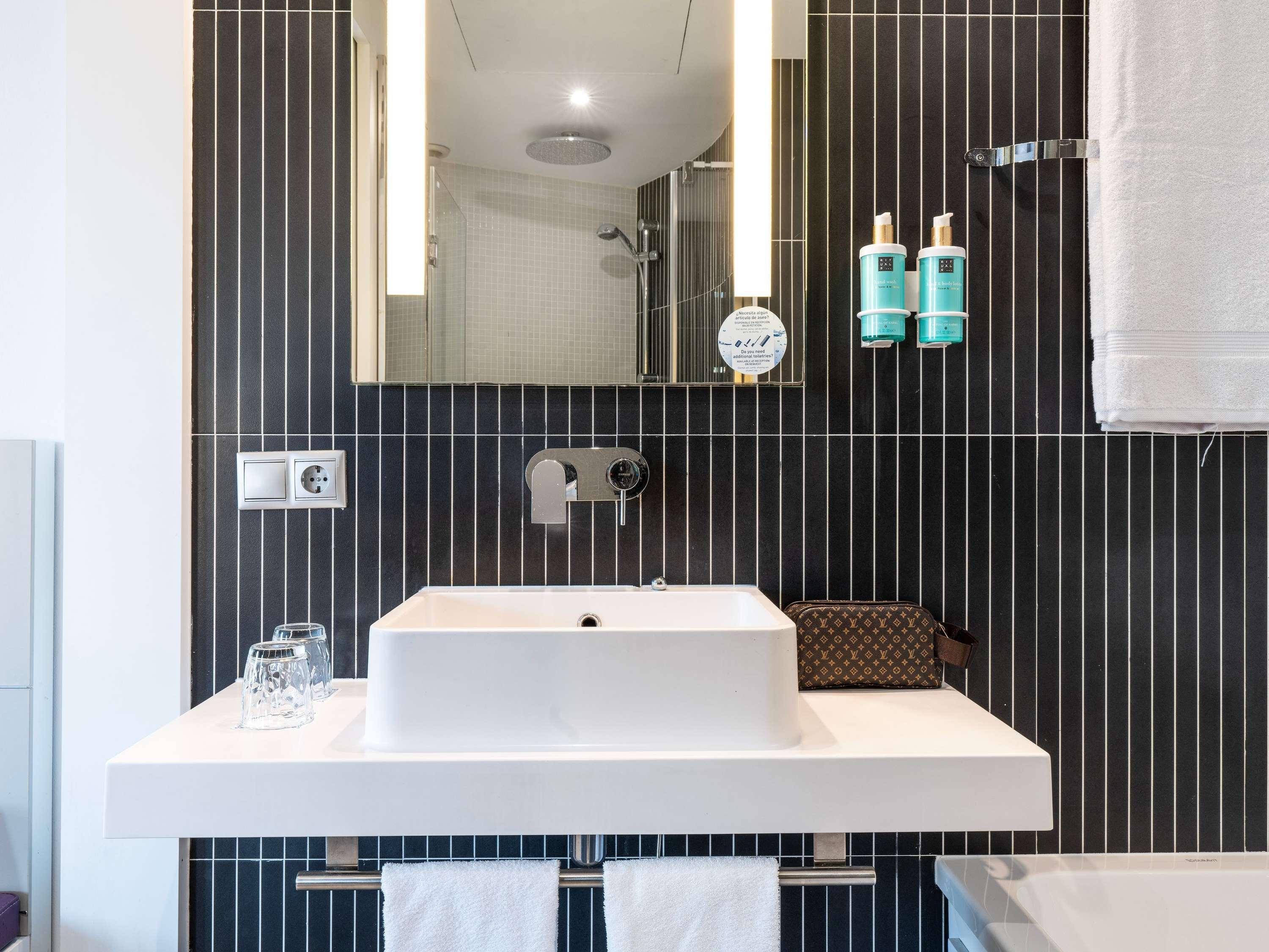 جناح سوبيريور بسرير مزدوج مع أريكة، Suite Novotel Malaga Centro Hotel 3/4