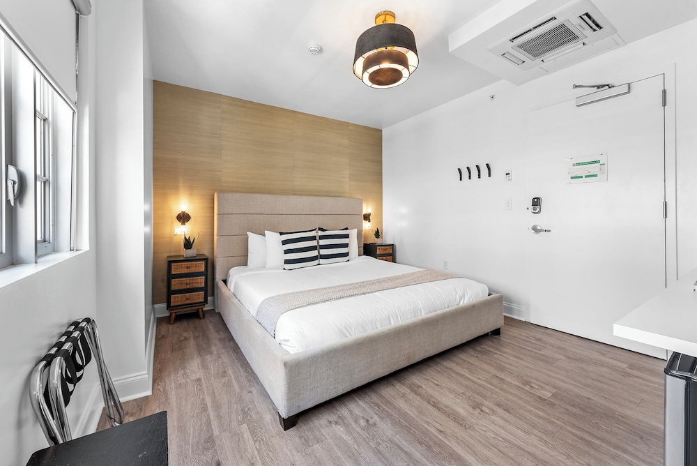 Luxuri Suites 13/50