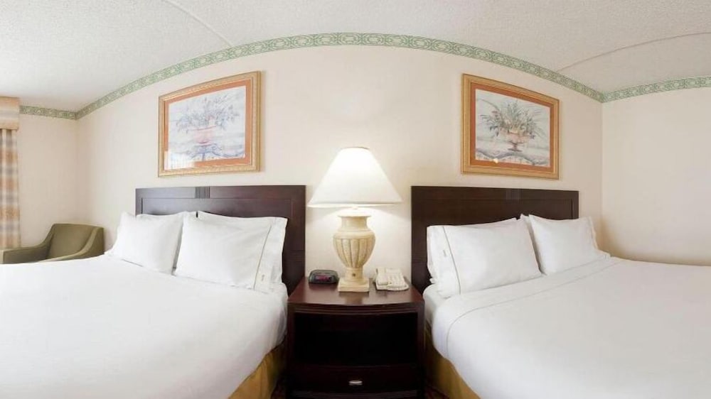 Holiday Inn Express Hotel Suites Easton 16/63