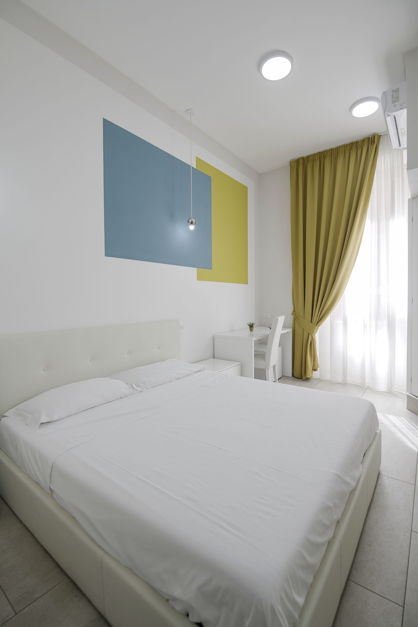 DELUXE, DOUBLE BED