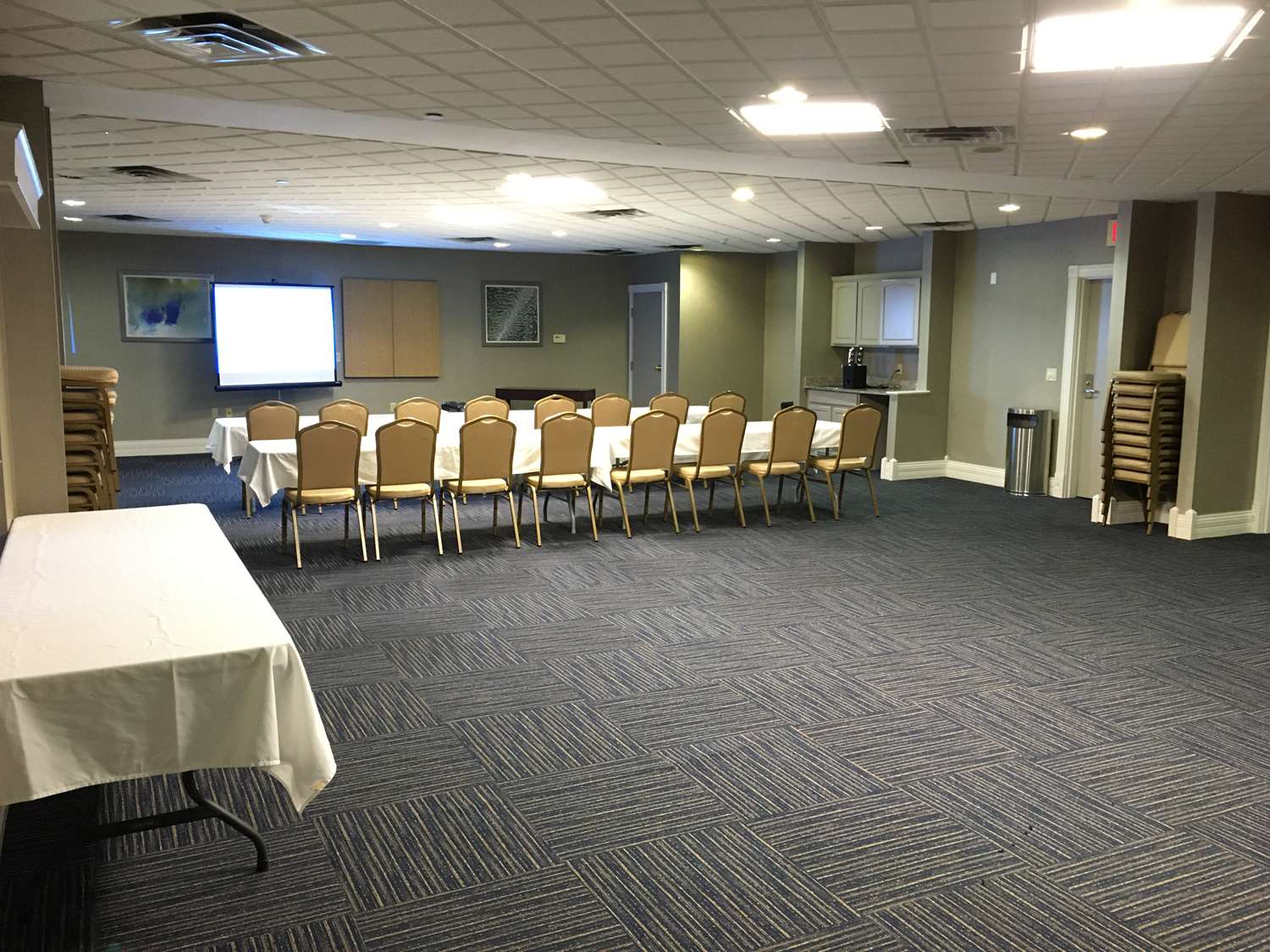 Best Western Plus Kalamazoo Suites 22/25