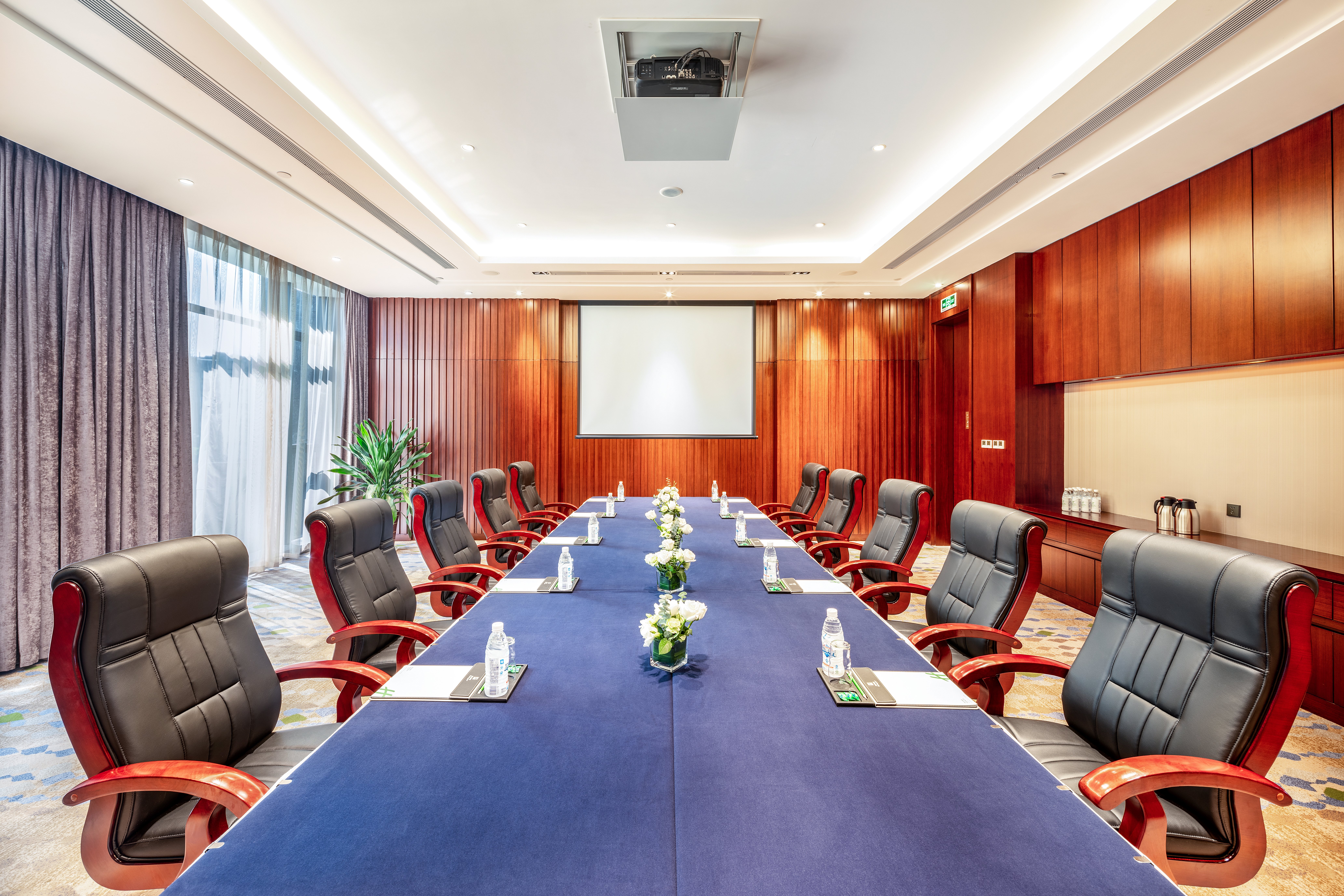 Holiday Inn Neijiang Riverside 67/81