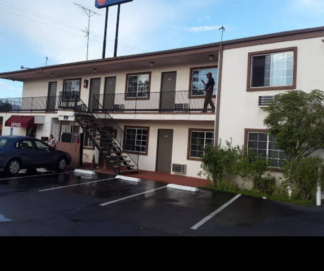 Colton Motel 17/24