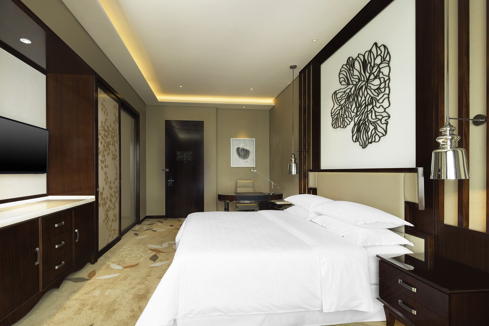 Deluxe, King Bed, City View