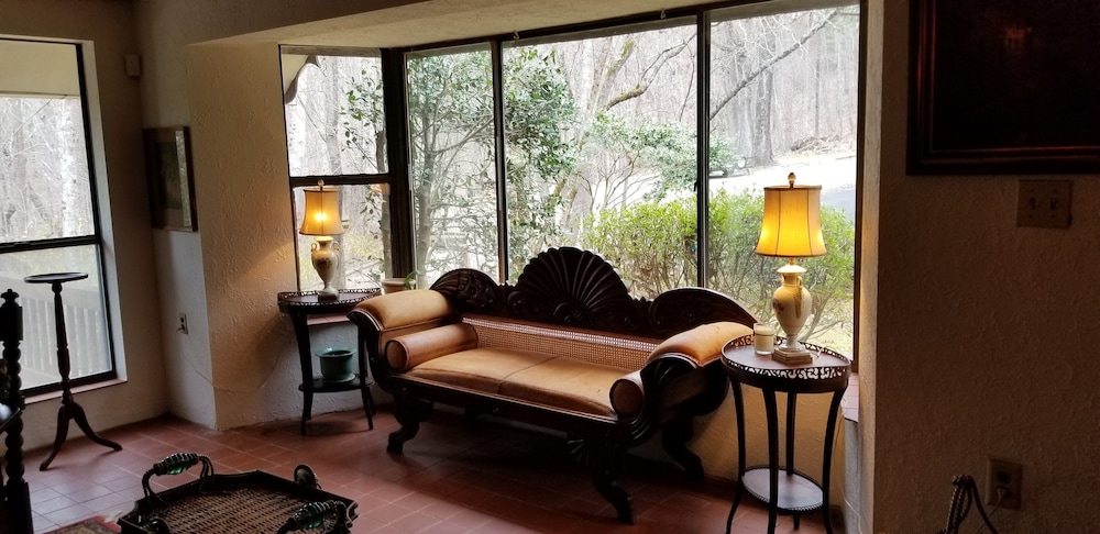 Lily Creek Lodge 25/68