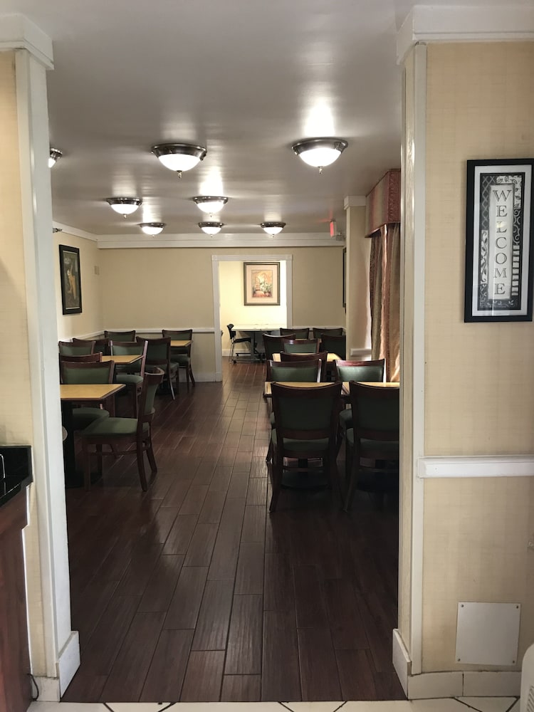 Baymont By Wyndham Gainesville I-75 35/46