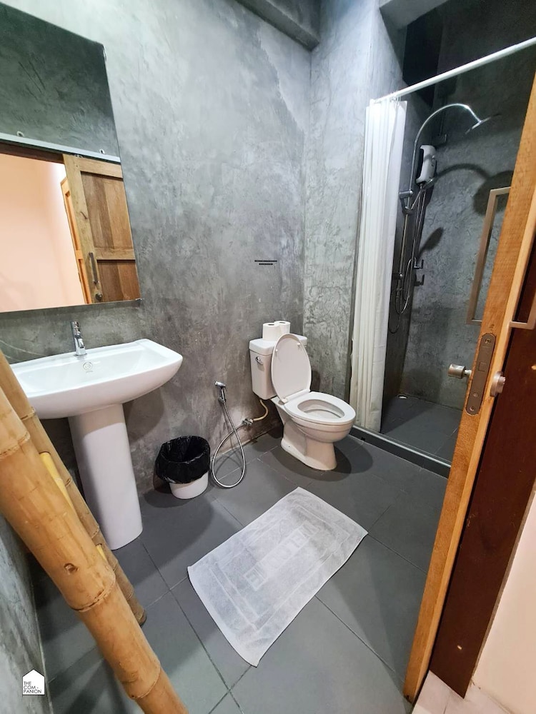 The Companion - Hostel 40/45