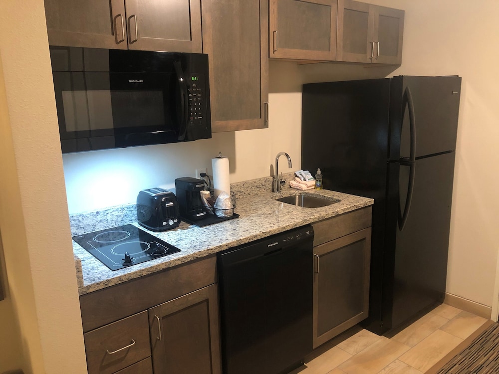 GrandStay Hotel & Suites Rock Valley 22/32