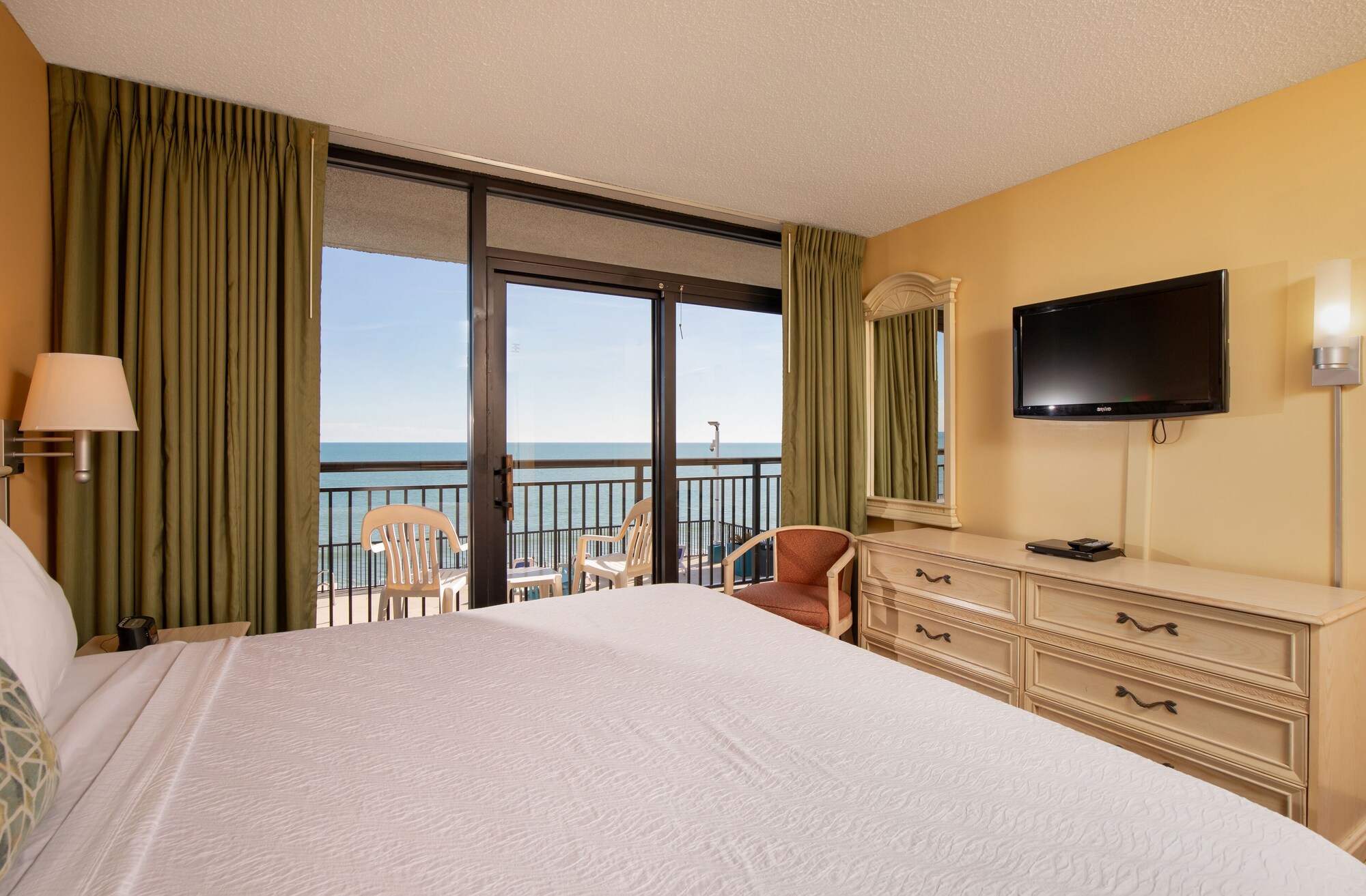 3 BEDROOMS, CONDO, STANDARD, OCEAN FRONT