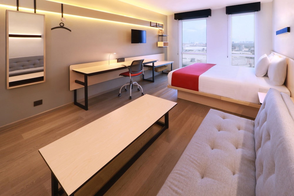 Superior, King Bed, Sofa