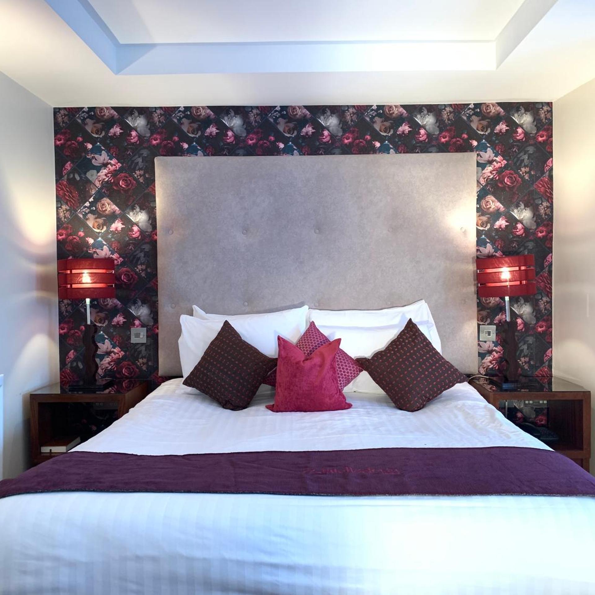 The Whistledown Hotel 6/47