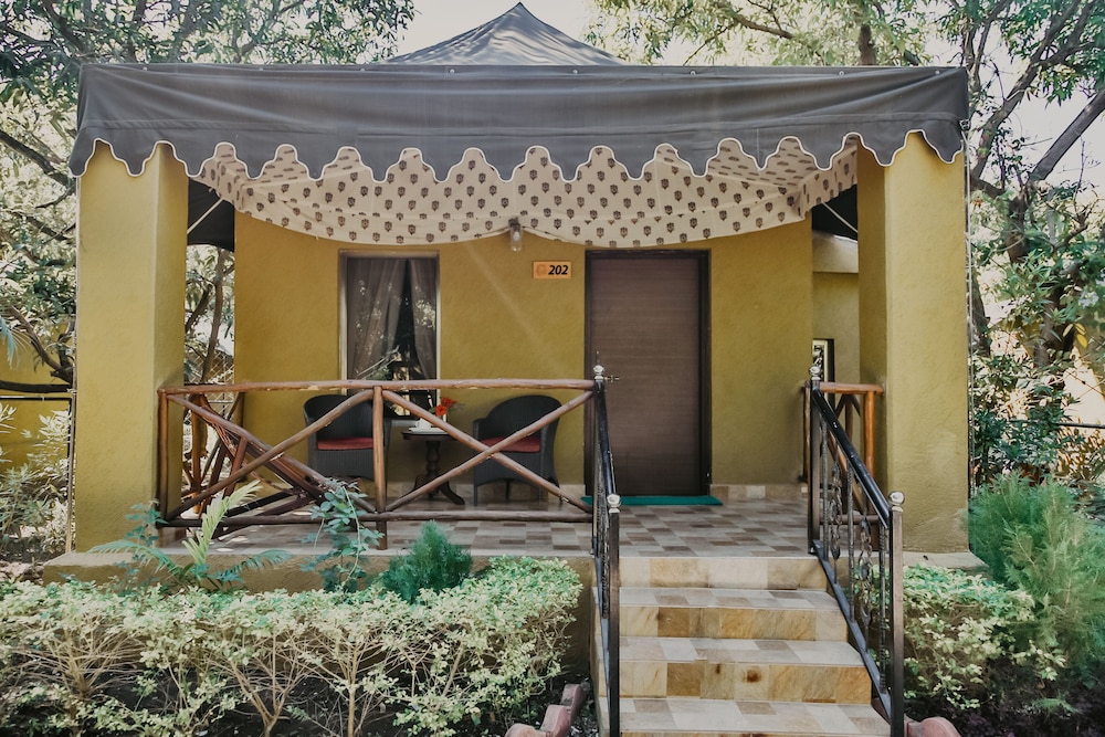 Gir Lion Safari Camp 20/36