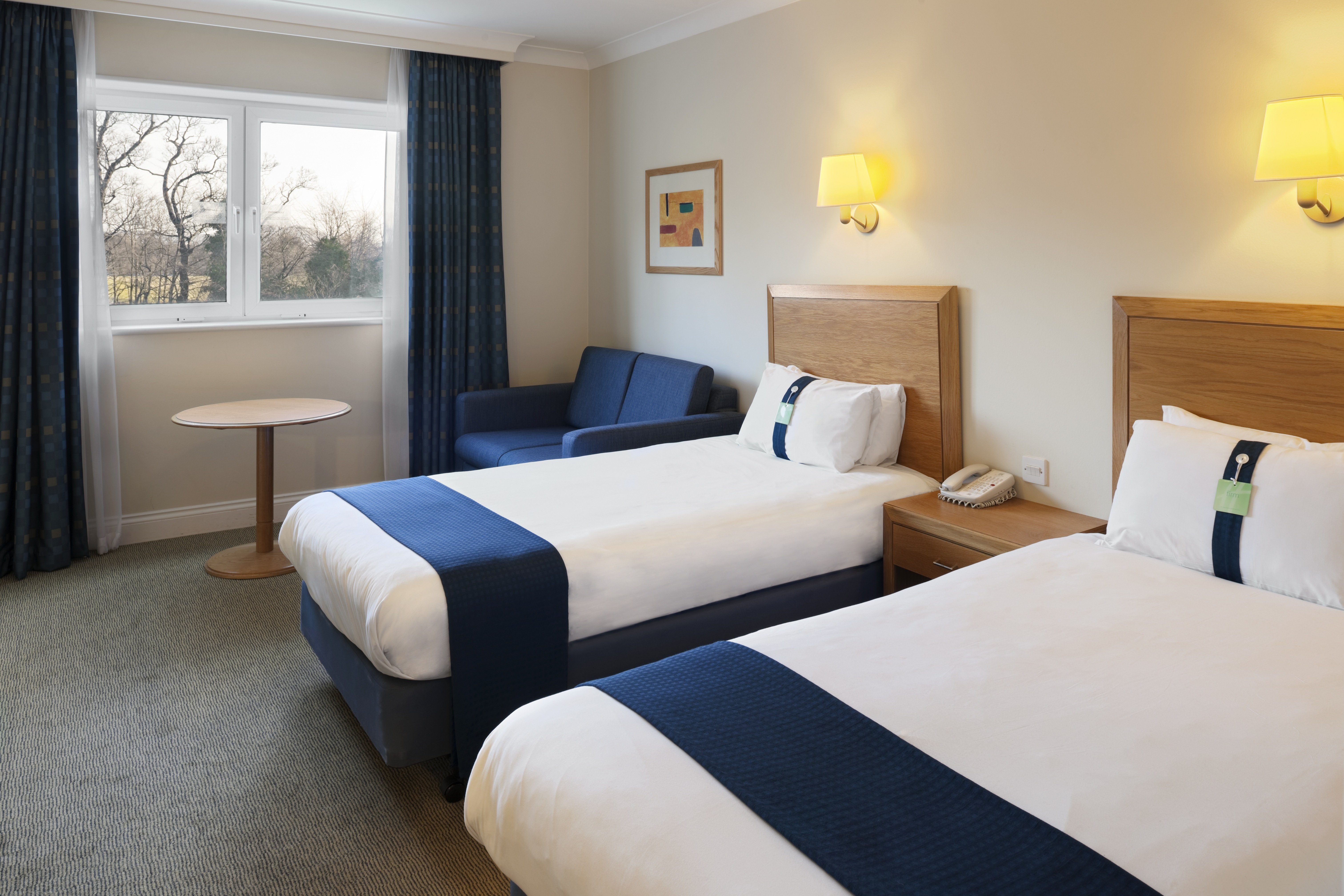 HOLIDAY INN EDINBURGH 18/80