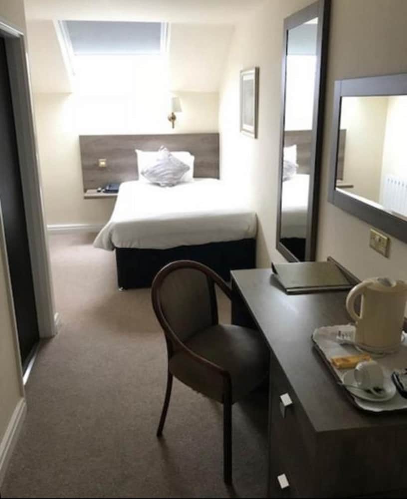The Sitwell Arms Hotel 24/33
