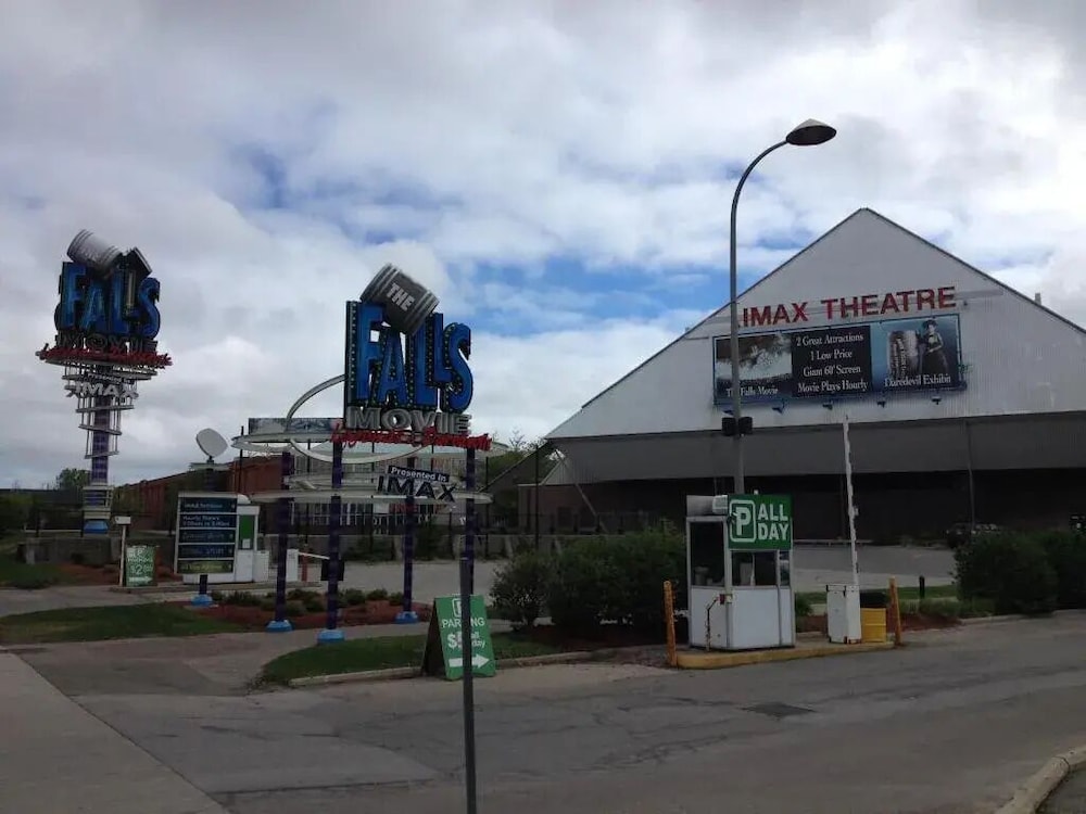 Niagaras Best Inn 4/24