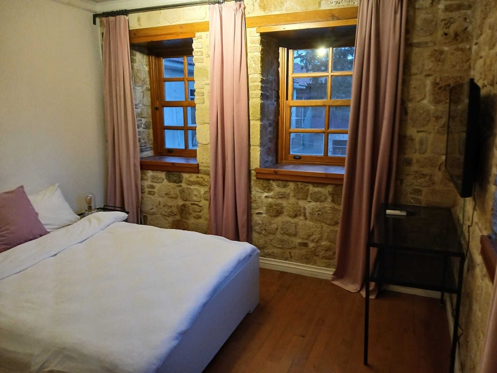 SUITE, KITCHENETTE
