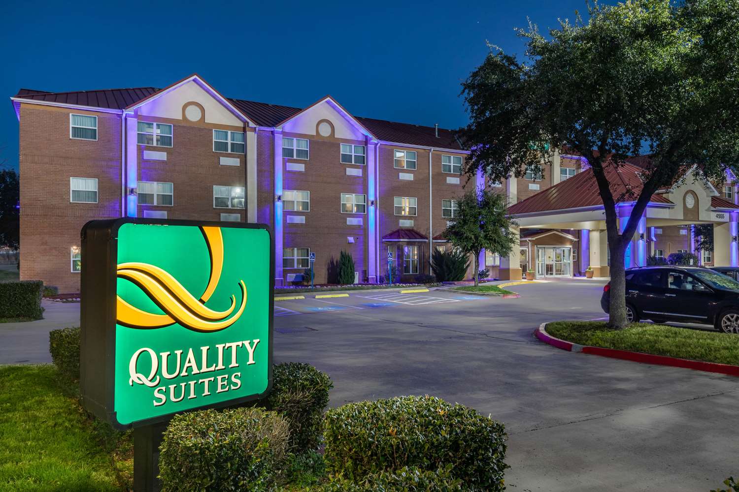 Quality Suites Addison-Dallas 4/42
