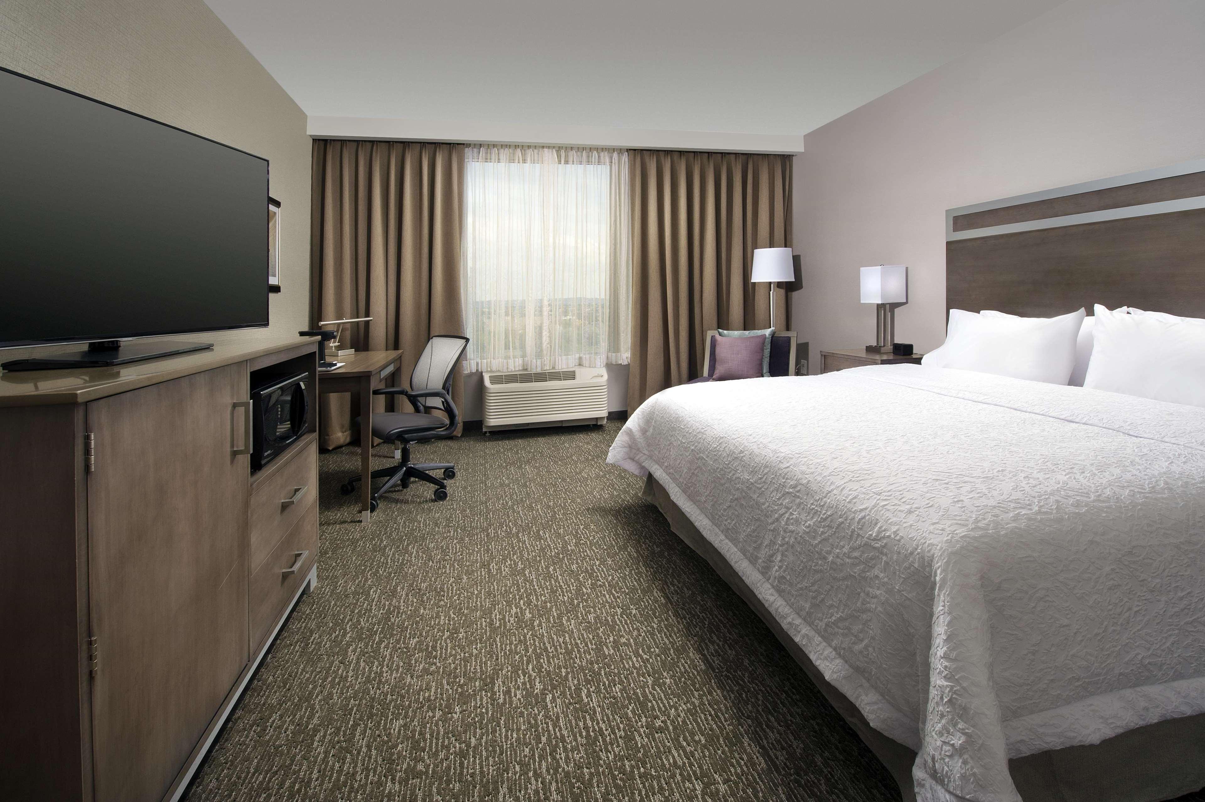 ROOM, KING BED, ACCESSIBLE