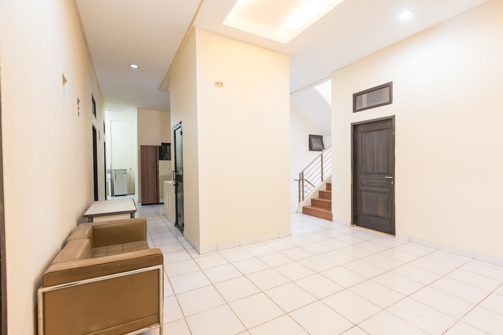 OYO 1435 Residence 446 13/15