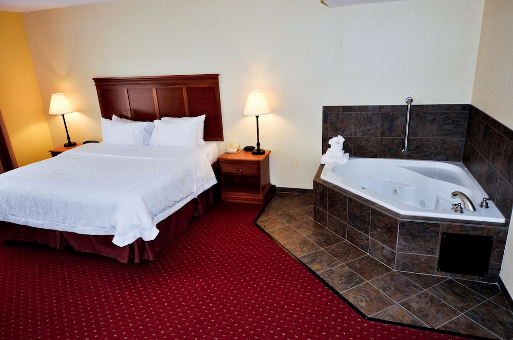 Hampton Inn Suites Louisville 16/46