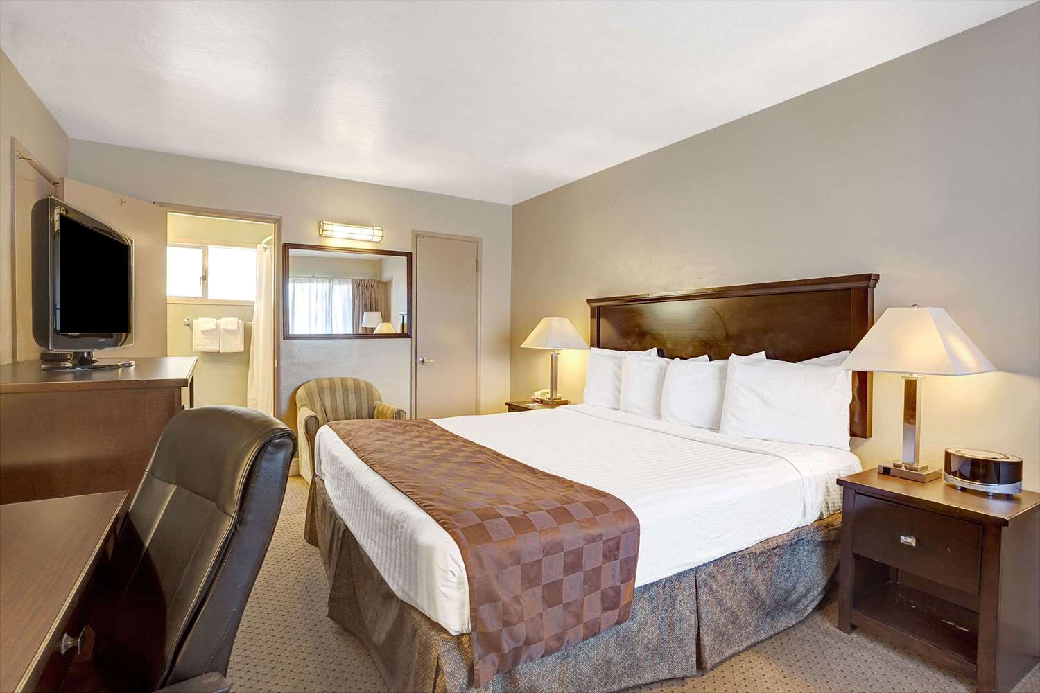 Travelodge by Wyndham Everett City Center 8/19
