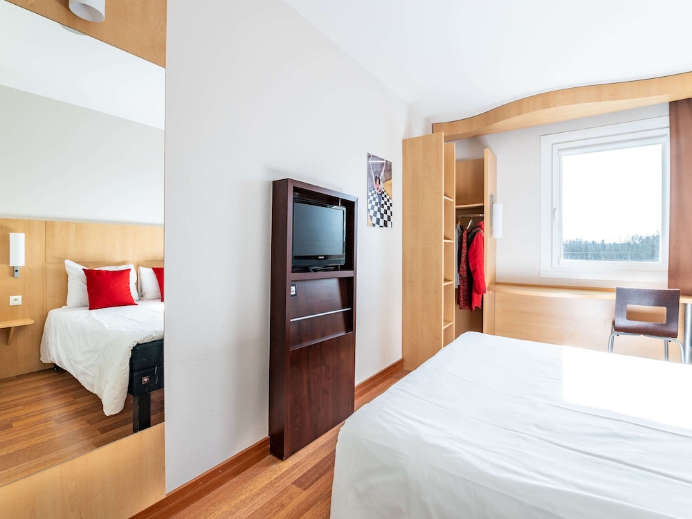 ibis Plzen 12/47