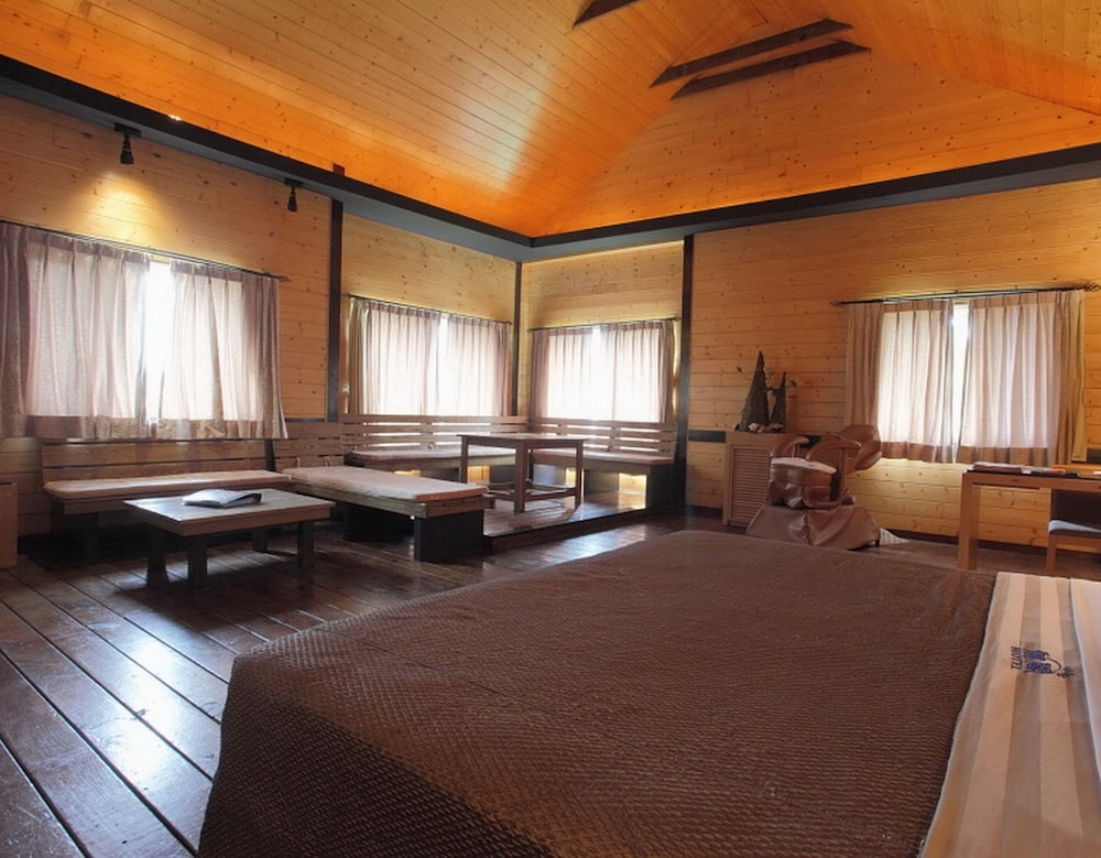 Regale Villa Hotel 35/73