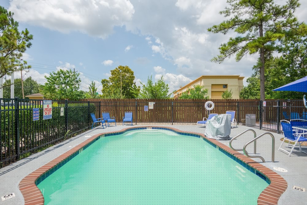 Trident Inn And Suites 3/60