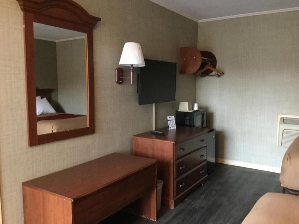 Falls Inn Newton Falls 34/43