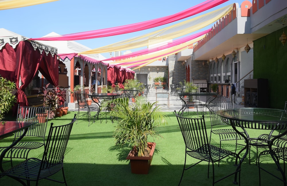 Hotel Laxmi Niwas 57/62