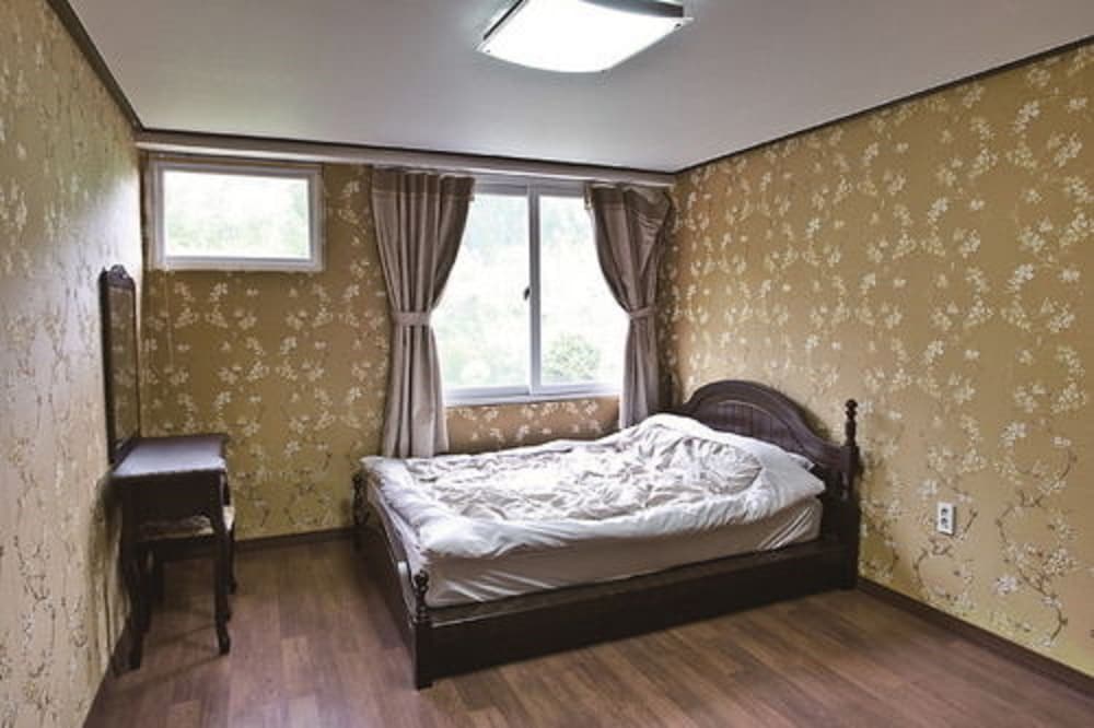 White, Suite, Double Bed