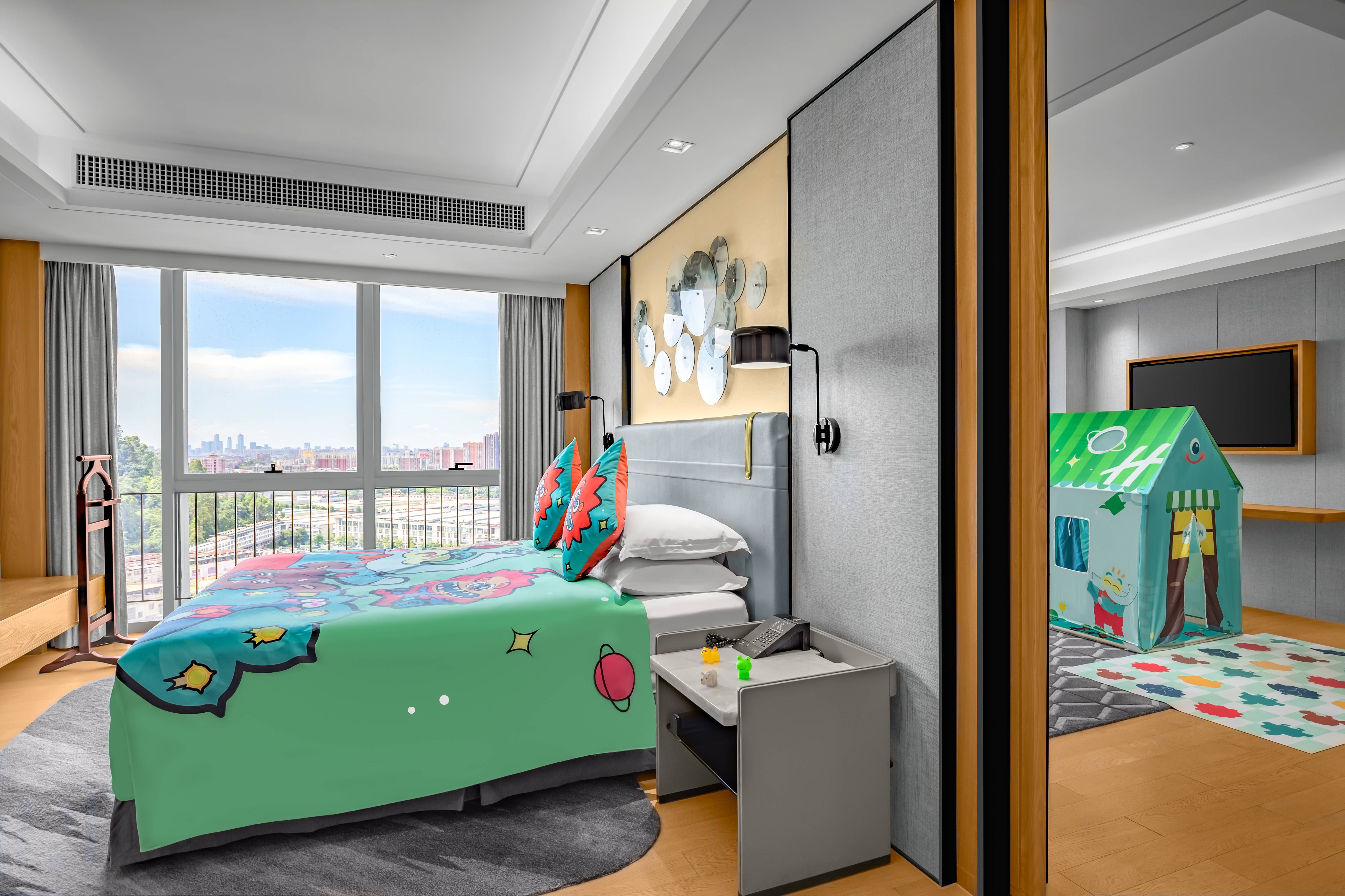 Kids Theme, Standard, King Bed, Middle Floor