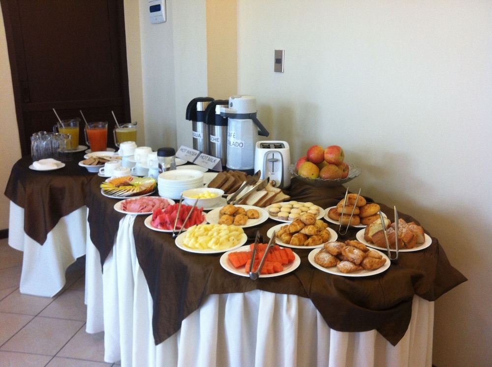 El Prado Hotel 26/36