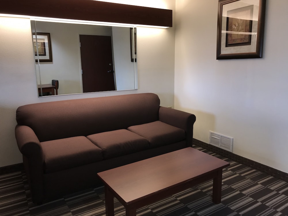 Microtel Inn & Suites by Wyndham Indianapolis Airport 21/36