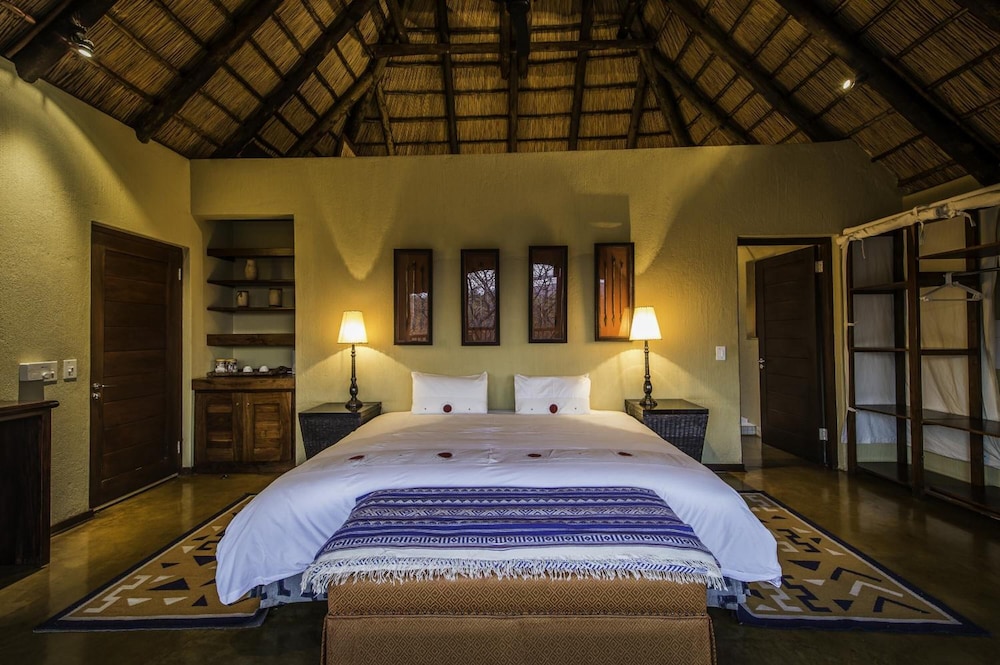 Tshwene Lodge 2/50