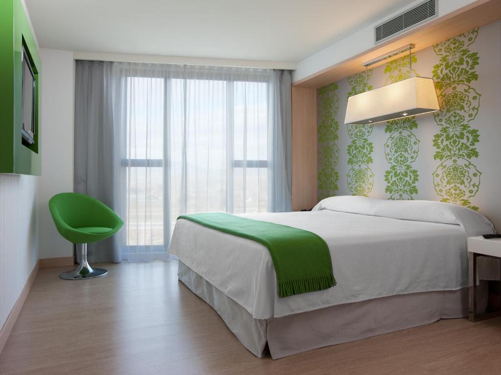 GUEST ROOM, KING BED, ACCESSIBLE